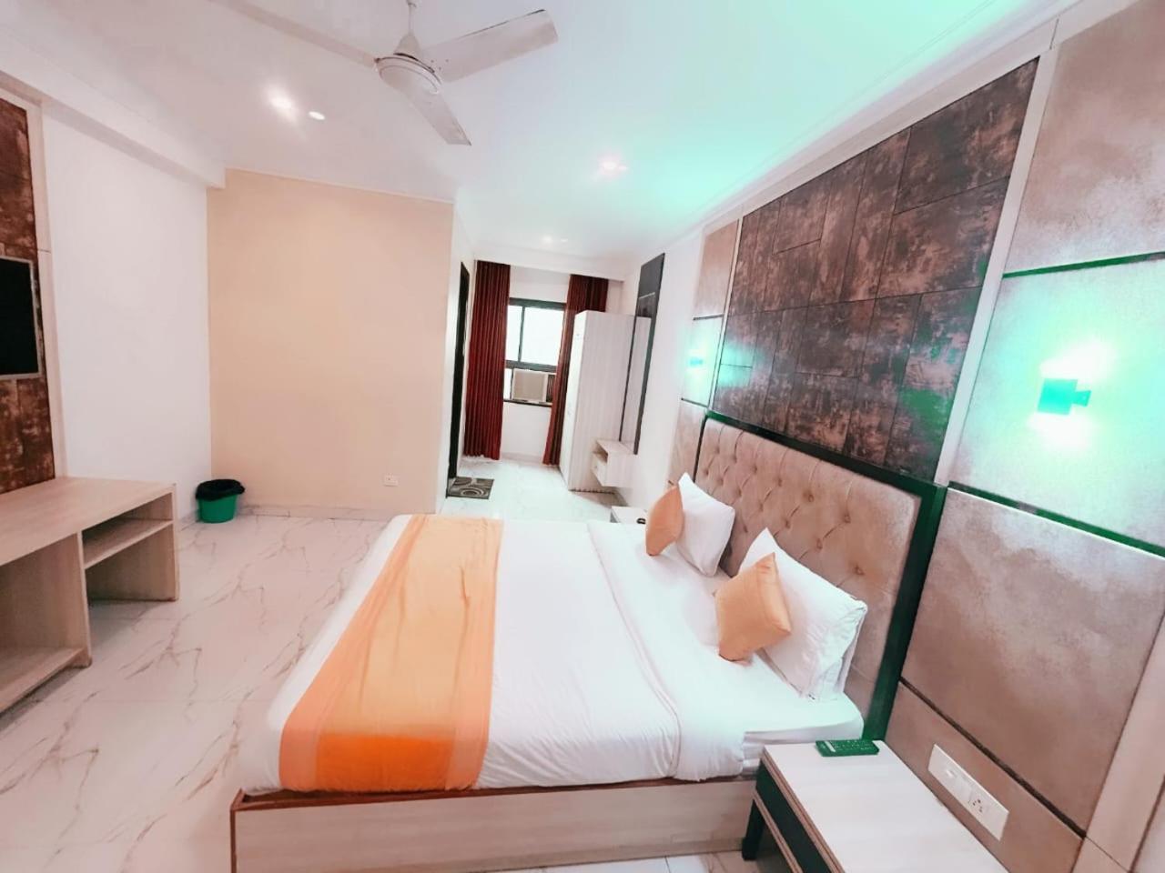 Hotel The Almora By Rs Global Near By Delhi International Airport With - Free Airport Drop New Delhi Ngoại thất bức ảnh
