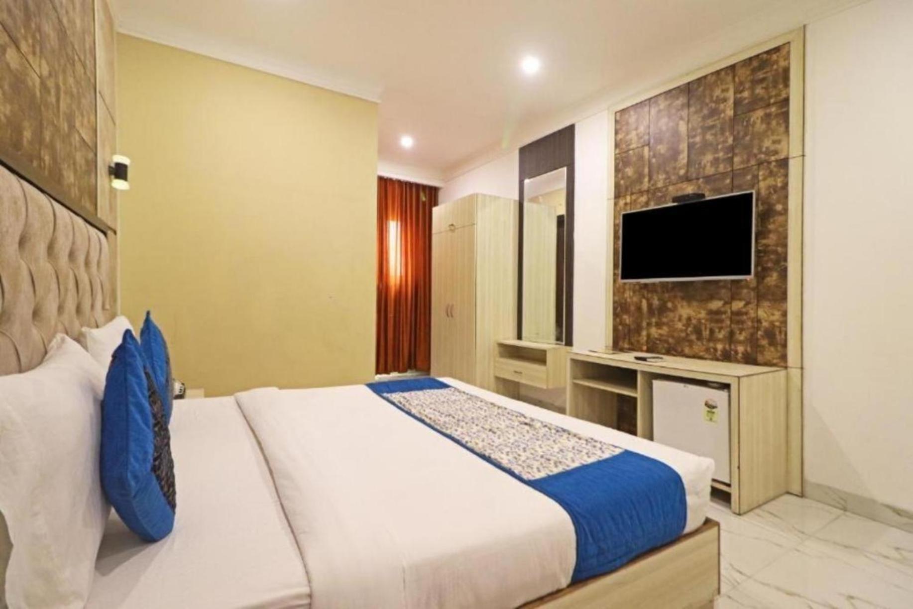 Hotel The Almora By Rs Global Near By Delhi International Airport With - Free Airport Drop New Delhi Ngoại thất bức ảnh