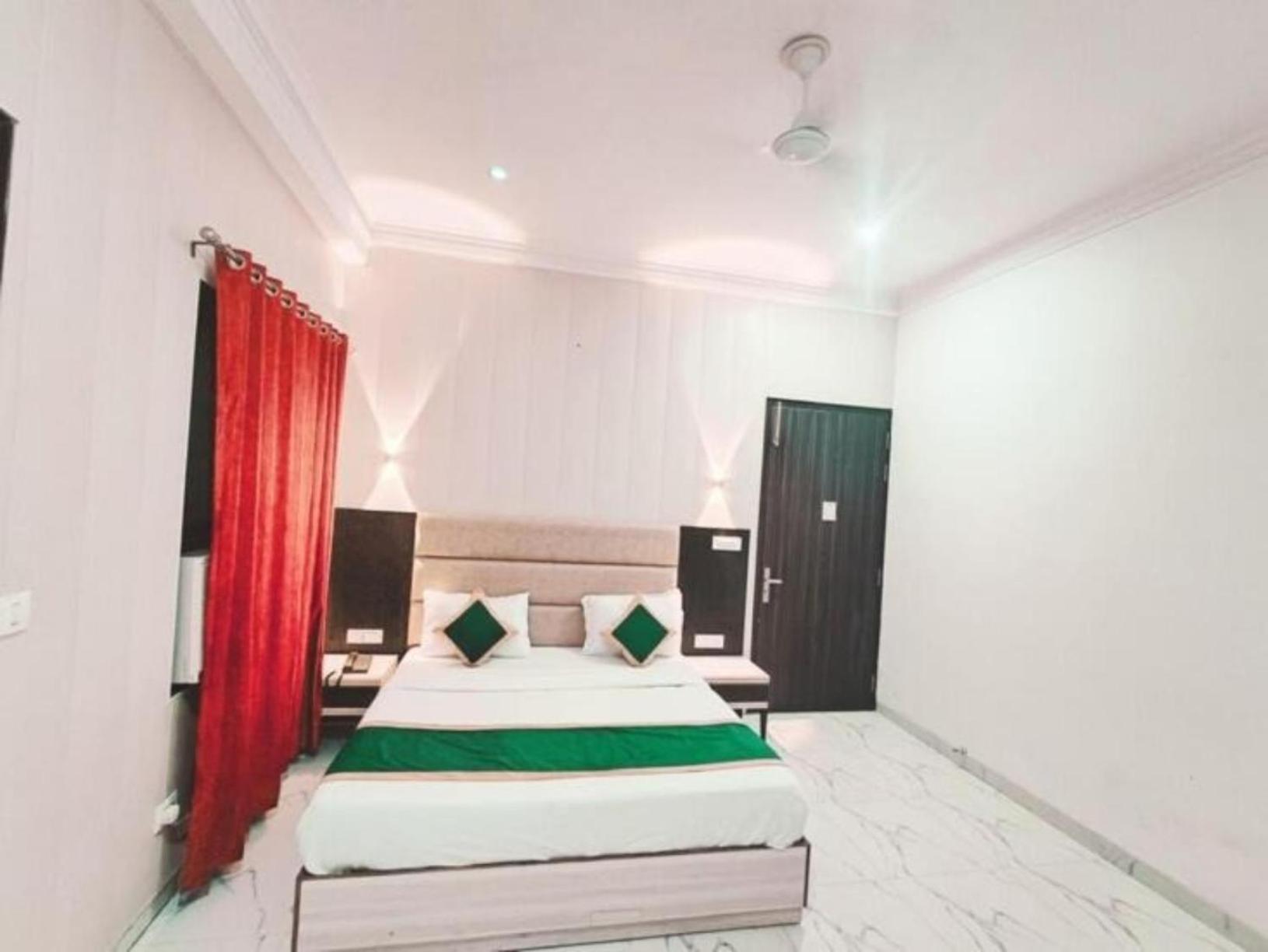 Hotel The Almora By Rs Global Near By Delhi International Airport With - Free Airport Drop New Delhi Ngoại thất bức ảnh